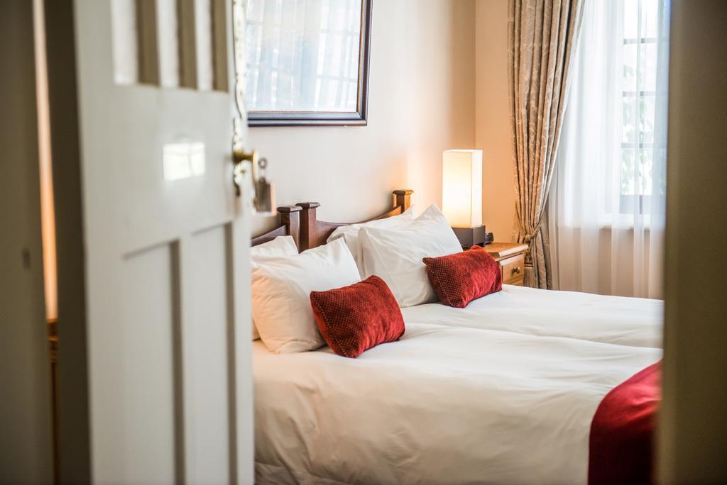 Excelsior Manor Guesthouse Ashton Ngoại thất bức ảnh